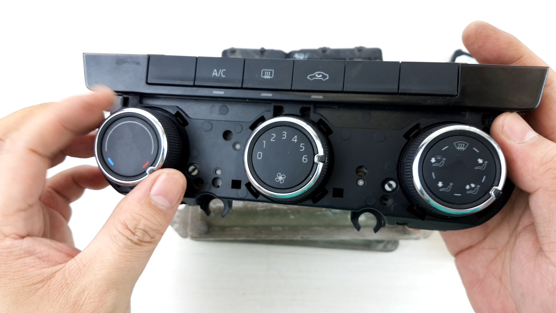 组团拆解行车电脑ECU,汽车空调面板,北斗GPS定位器